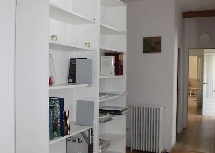 Maison Chaleureuse Avec Grande Terrasse Nimes