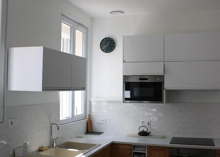 Maison Chaleureuse Avec Grande Terrasse * Nimes